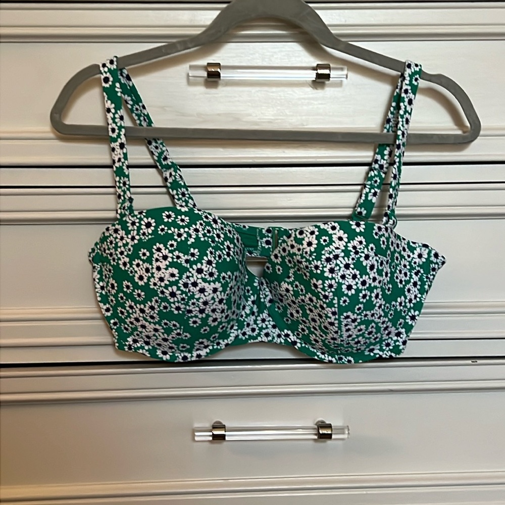 NWT Old Navy Green White and Navy Blue Floral Bikini Top US Size XL
